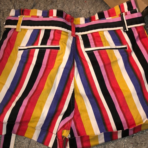 💞 High Rise Shorts - Picture 4 of 5